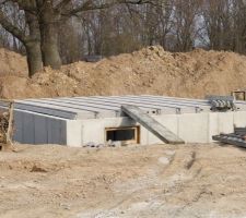 La cave sous le garage et les poutres hourdies