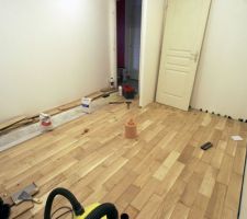 Avancement du collage du plancher (bon, ça prend du temps en fait ... )