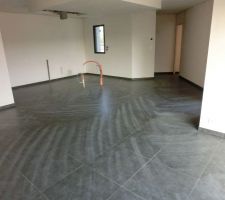 On tient le bon bout le carrelage est pos&eacute;.