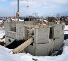 Élévation des murs du rez-de-chaussé et hourdis verticaux.