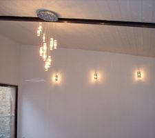 Une vue des luminaires du salon