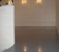 La mont&eacute;e de l'escalier se trouve a gauche de la photo