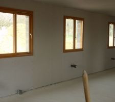 De gauche a droite: cuisine, et les deux chambres des enfants