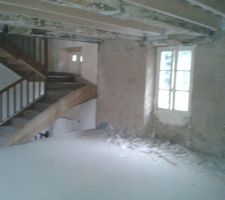 "Enlevage" des enduits sur tous les murs avant le raillage