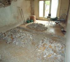 Démolition carrelage salle à manger