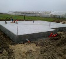 Le vide sanitaire est fait (dernieres semaine de mars). 
Les tuyaux et gaines qui ressortent du b&eacute;ton, font d&eacute;ja penser a l'installation des futur pieces!