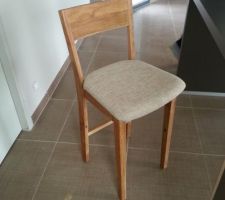 Tabouret de la cuisine, manque le cale pieds et les renforts..