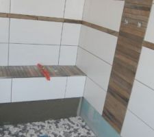 Douche étage avec son banc