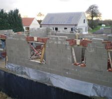 Fabrication des linteaux cintr&eacute;s avec cl&eacute; de voute en pierre