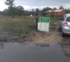 Depot du panneau sur le terrain
