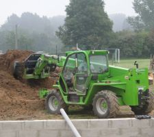 Maintenant il faut constituer le terre-plein pour le coulage de dalle du RDC