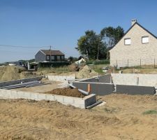 Reste garage et atelier, coffrage des linteaux de cave, et passage des fourreaux eau et &eacute;l&eacute;ctricit&eacute;