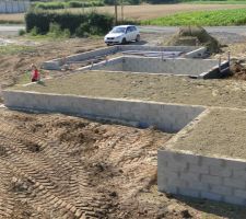 On constate de plus en plus la diff&eacute;rence de niveau entre l'avant et l' arri&egrave;re de la maison, et l&agrave;, y'a pas encore la dalle, compter 20cm ...
