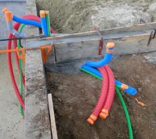 Ici, angle du garage et de la porte d'entr&eacute;e