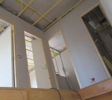 Le 1er etage avec les chambres d'enfants salle d'eau et wc