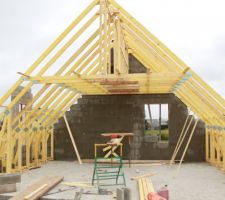 Charpente en cours de pose