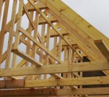 Charpente en cours de pose