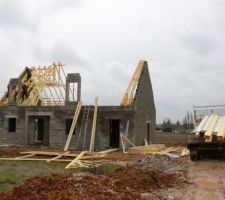 Charpente en cours de pose