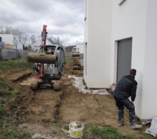 Préparation du terrain pour la terrasse béton