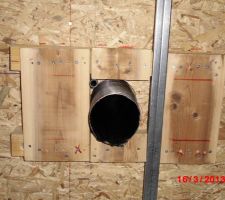 Emplacement de la future hotte ! petit renfort pour percer !