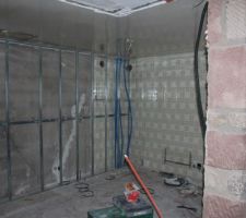 Ossature placo en cour dans la cuisine