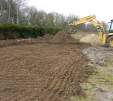 Bravo pour le terrassier il a bien s&eacute;par&eacute; les terres les fondations nickel au laser