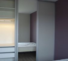 Intérieur du placard de la chambre