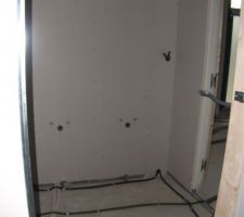 Salle de bain depuis chambre