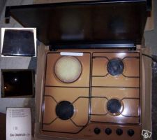 A vendre évier de couleur beige avec robinetterie et syphon   plaque de cuisson 3 feux gaz et 1 feu électrique
le tout est visible à Vitré
150euro pour les 2 négociable à venir chercher sur place a vitre en 35 tel 02 99 74 72 23