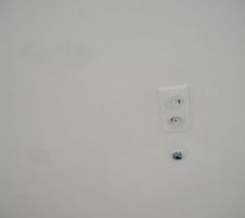 Connectique (RJ45, électricité, gaine pour HDMI) au plafond pour video-projecteur