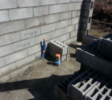 Pas tr&egrave;s satisfaits de l'emplacement des arriv&eacute;es eau chaude eau froide du garage car trop coll&eacute;es au mur. Risque de gel? (pas d'ite sur cette partie l&agrave;)