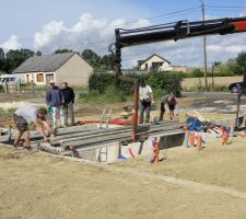 Un peu courtes ... hum, hum !
Ca repose sur pas grand chose, on va devoir &eacute;tayer un peu plus que pr&eacute;vu