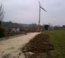 ça y est ! ça avance,
le terrassement est fait, l'eau et l?Électricité sont amenées