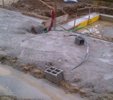 On est sauv&eacute;, l'eau arrive jusqu'&agrave; la maison