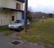 Notre allée en servitude de passage, et notre terrain au bout