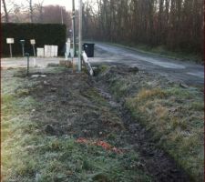 Voici le foss&eacute; &agrave; buser pour effectuer le chemin d'acces