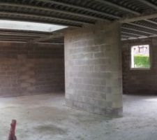 Int&eacute;rieur de la maison vu du salon