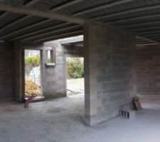 Intérieur de la maison vu de la salle à manger