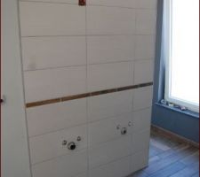 SDB &eacute;tage: mur o&ugrave; sra poser la double vasque