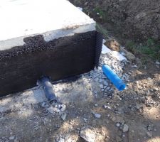 Drain à l'est et canalisation des eaux usées