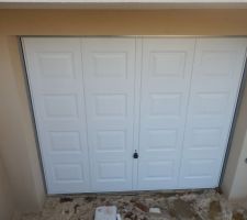 Porte garage basculante &agrave; cassette