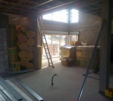 Arriv&eacute;e de la laine de verre, GR32 en 140 mm sur tous les murs

340 mm en toiture en 2 couches