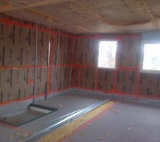 Isolation &eacute;tage, murs fait, et attente de la deuxi&egrave;me couche en plafond et le par vapeur apr&egrave;s