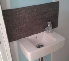 Crédence carrelage lave mains WC