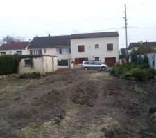 Terrain apr&eacute;s le netoyage et dessouchage.