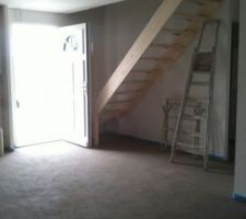 Le couloir sur le coté vers les toilette et le cellier