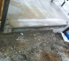 La cunette devant l'entr&eacute;e du garage