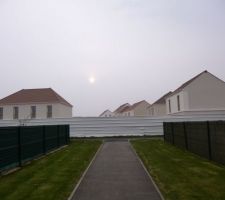 Le petit chemin qui traversera le lotissement !!! Et notre maison a droite !!!!