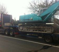 La grue arrive, pour faire l'acces chantier le 15/04/13