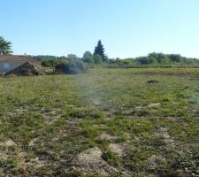 Terrain encore nu geometre en action